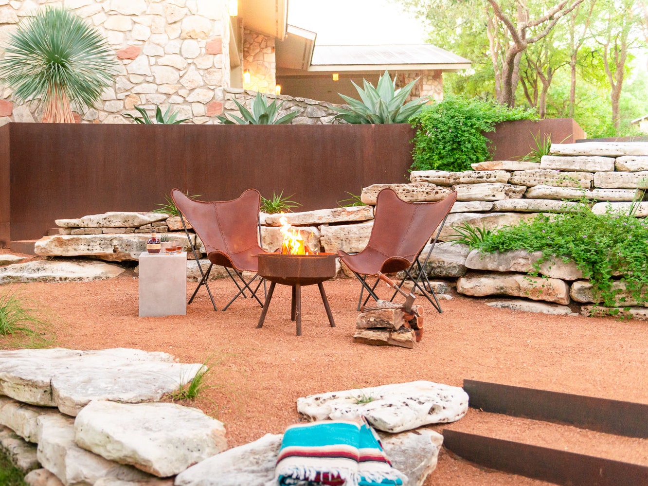 Outdoor fire pits upgrade a backyard always.